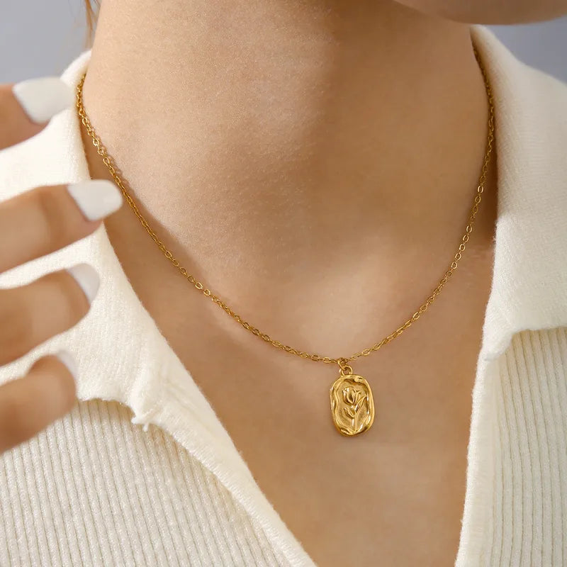 Floris Seal Necklace