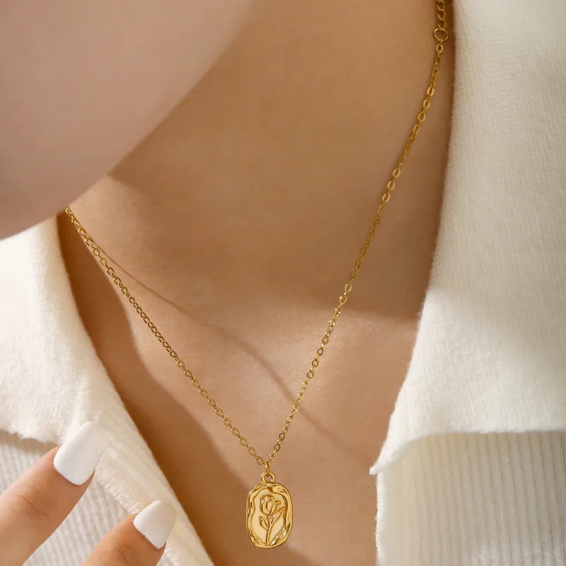 Floris Seal Necklace