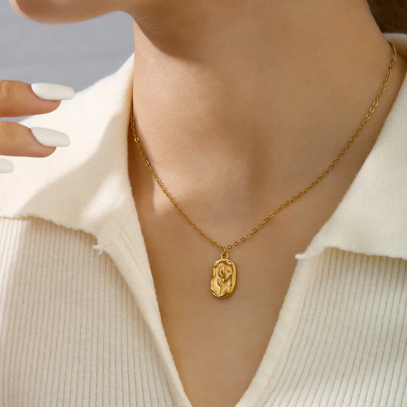 Floris Seal Necklace