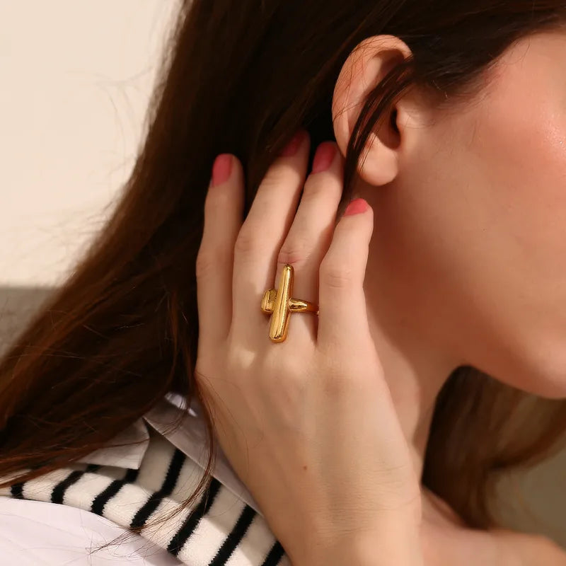 Solace Form Ring